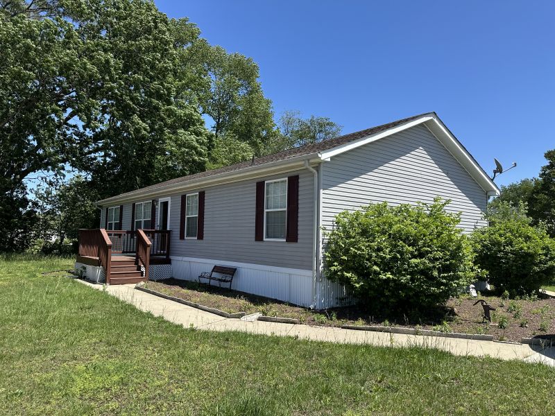 #100 Day Flower court Fox Pointe Mobile Home for Sale in Delaware