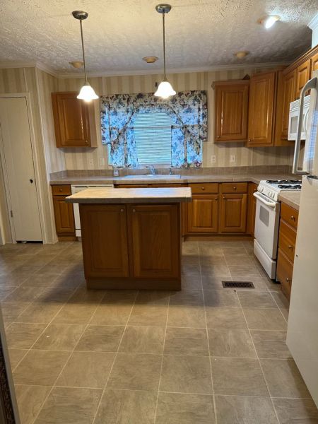 #100 Day Flower court Fox Pointe Mobile Home for Sale in Delaware