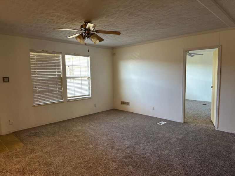 #100 Day Flower court Fox Pointe Mobile Home for Sale in Delaware