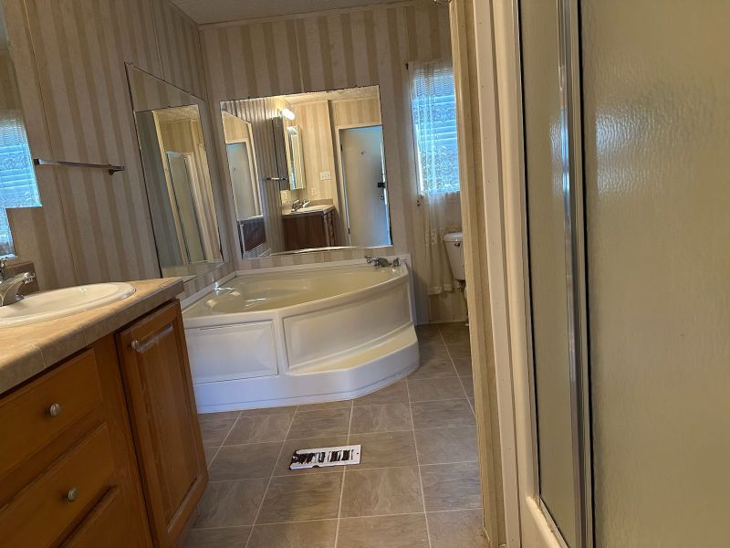 #100 Day Flower court Fox Pointe Mobile Home for Sale in Delaware