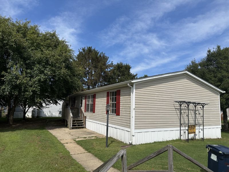 #7 Angola court Clayton Courts  Mobile Home for Sale in Delaware