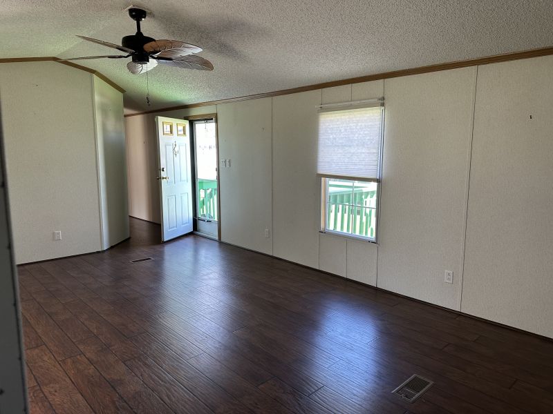 #81 Elmwood Drive  Ridgewood manor  Mobile Home for Sale in Delaware