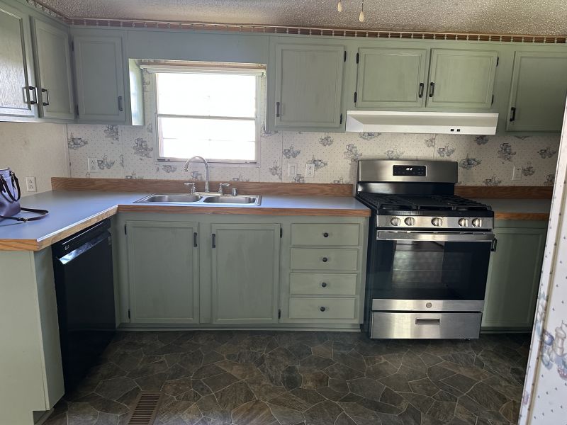 #81 Elmwood Drive  Ridgewood manor  Mobile Home for Sale in Delaware