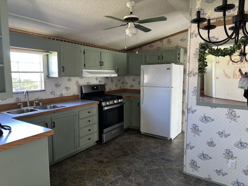 #81 Elmwood Drive  Ridgewood manor  Mobile Home for Sale in Delaware