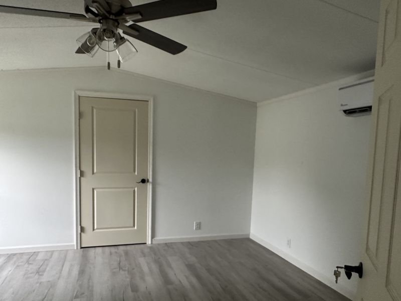 #6B Nascar lane Granada  Mobile Home for Sale in Delaware