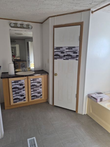#23 Humpsman drive Dover Fox Pointe Village Mobile Home for Sale in Delaware